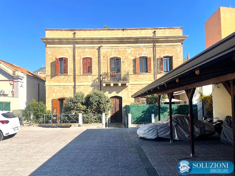 Palazzo De Gregorio, Cantiere Navale.  Ristrutturato Appartamento piano 1� 2 Vani + serv.